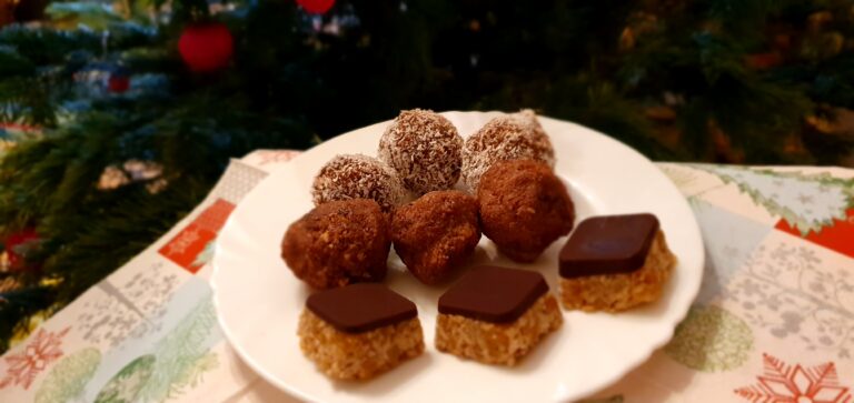 Karácsonyi sütik: kókuszgolyó, energiagolyó, zserbő